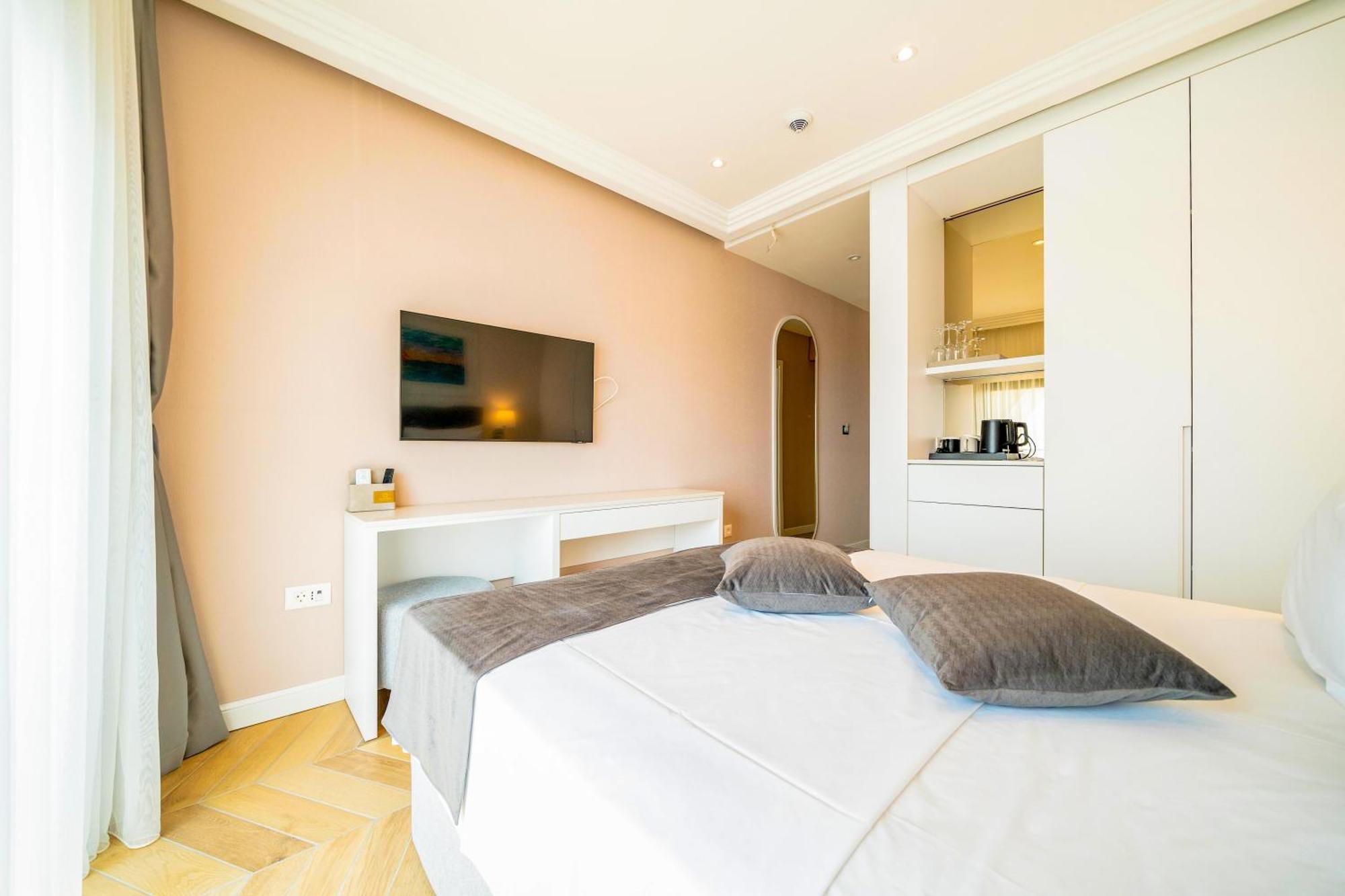 Exclusive Hotel Budva Bagian luar foto