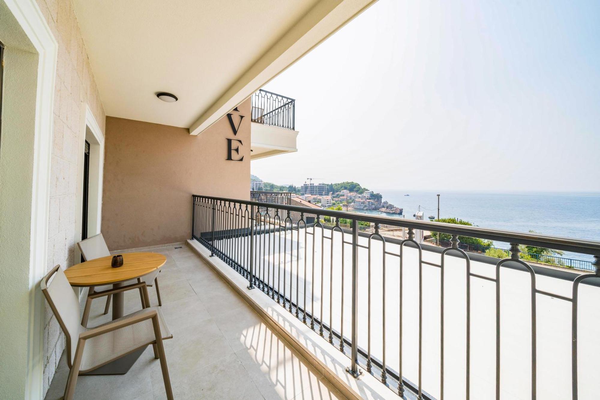 Exclusive Hotel Budva Bagian luar foto