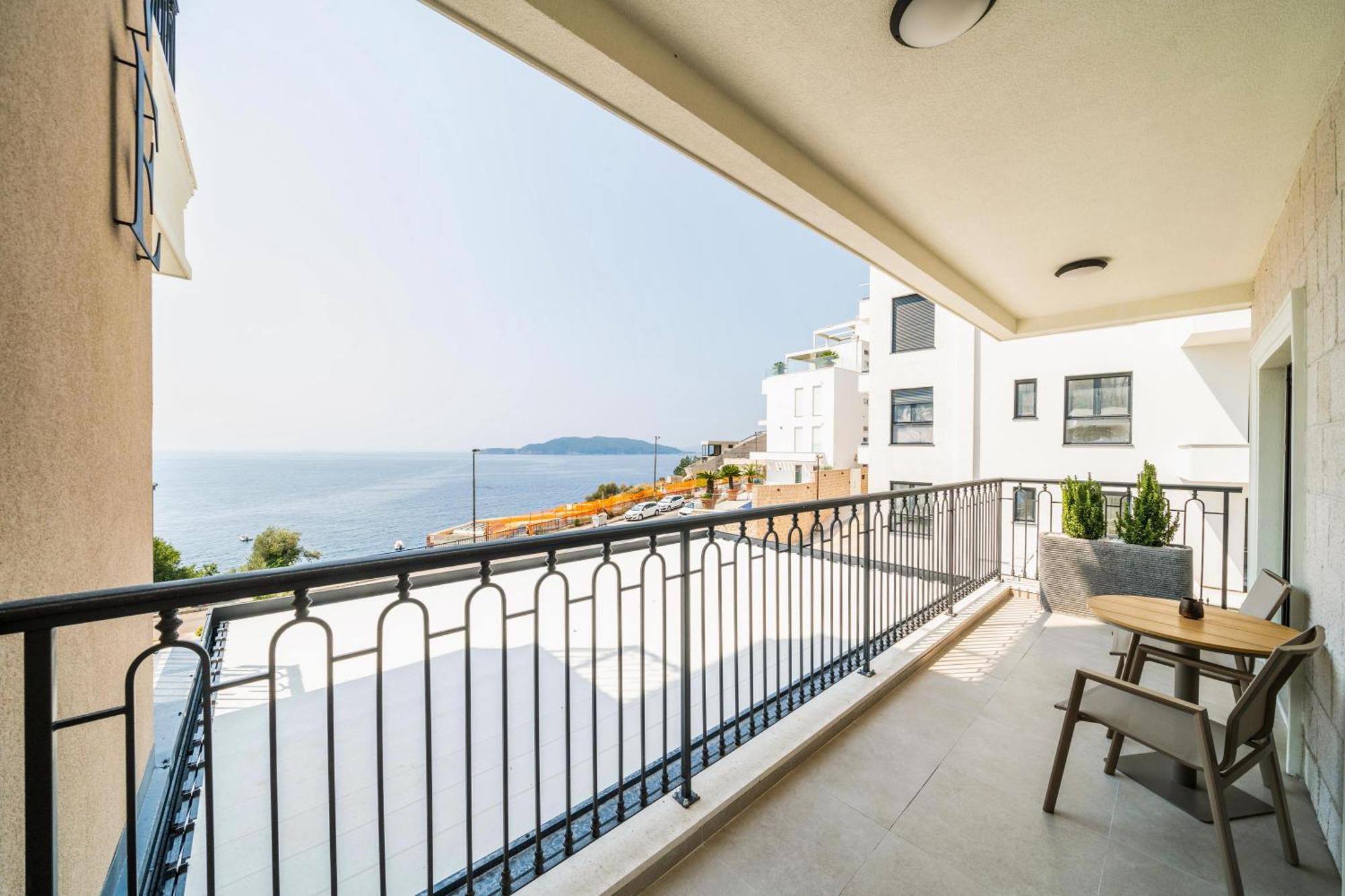Exclusive Hotel Budva Bagian luar foto